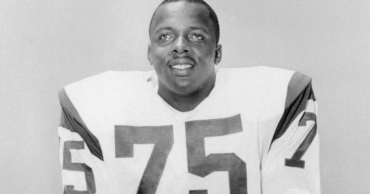 Three are elected to the NFL wing of the L.A. Times Sports Hall of Fame