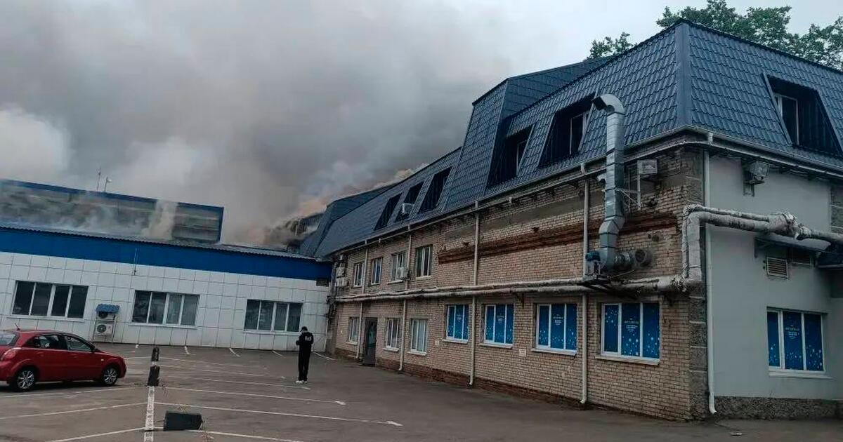 Ukrainian drones set a Moscow refinery ablaze in attack