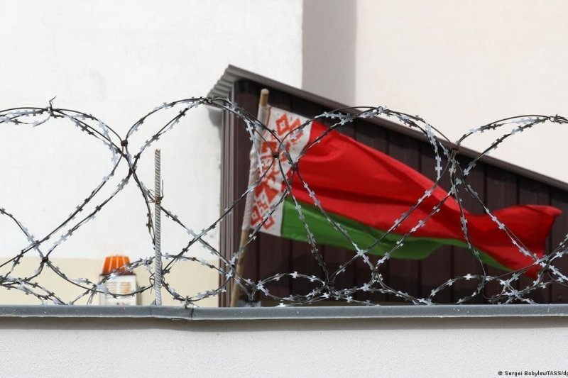 Belarus pardons 28 political prisoners