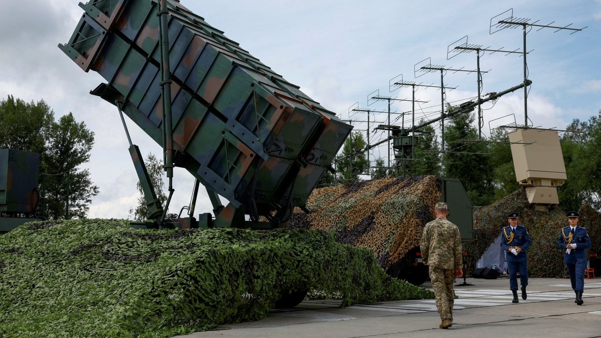 Zelenskyy discusses Patriot production with US NATO envoy