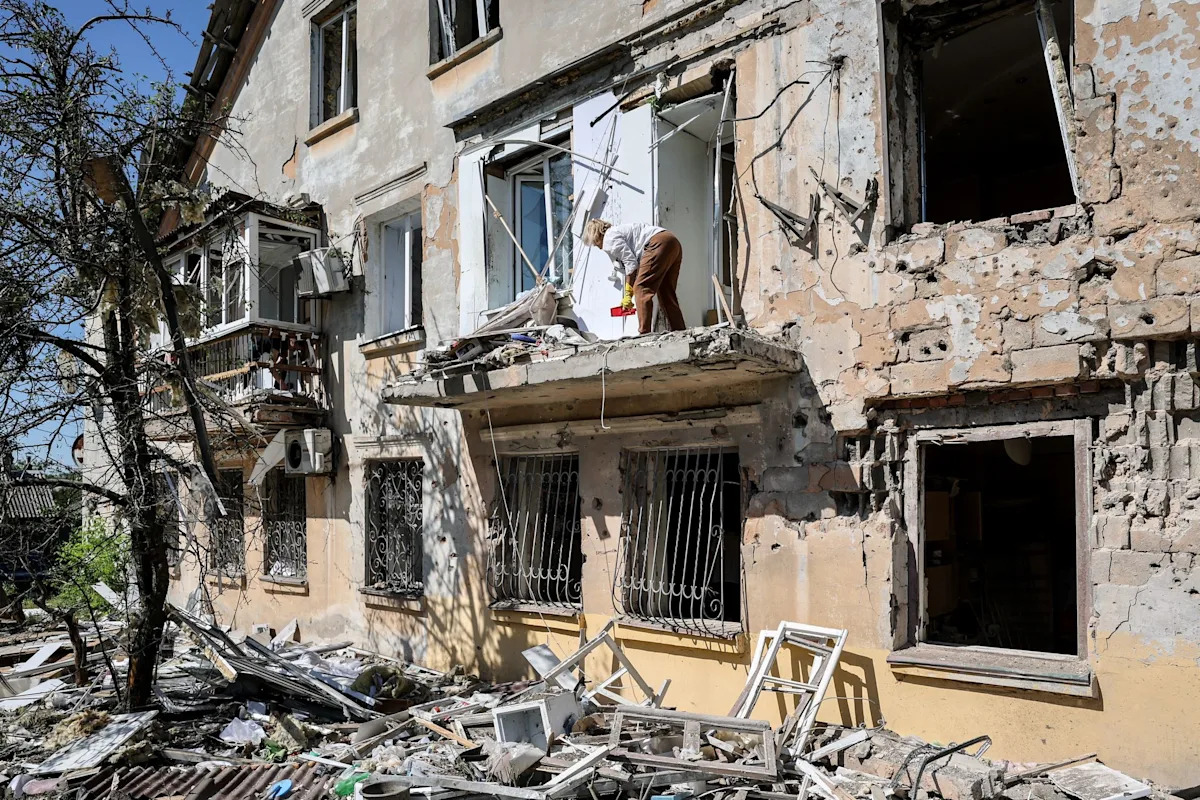 Mutual strikes between Russia and Ukraine cause damage, casualties
