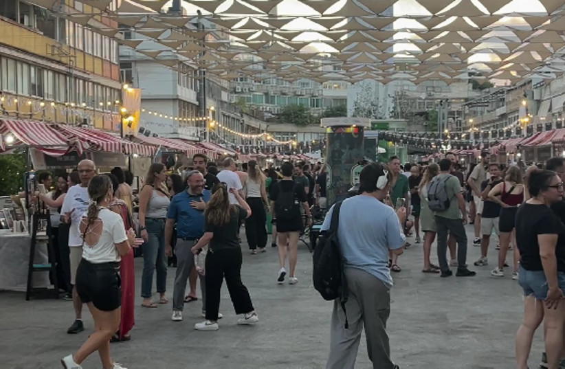 Shoppers browse goods at Nefesh B'Nefesh's Shuk Olim event in Tel Aviv. June 25, 2026.