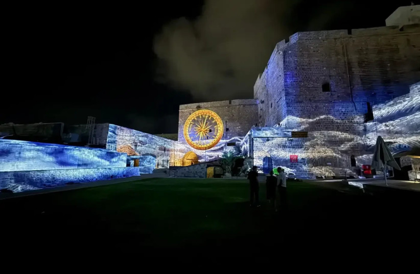 The visual journey reviews the history of Acre throughout the periods