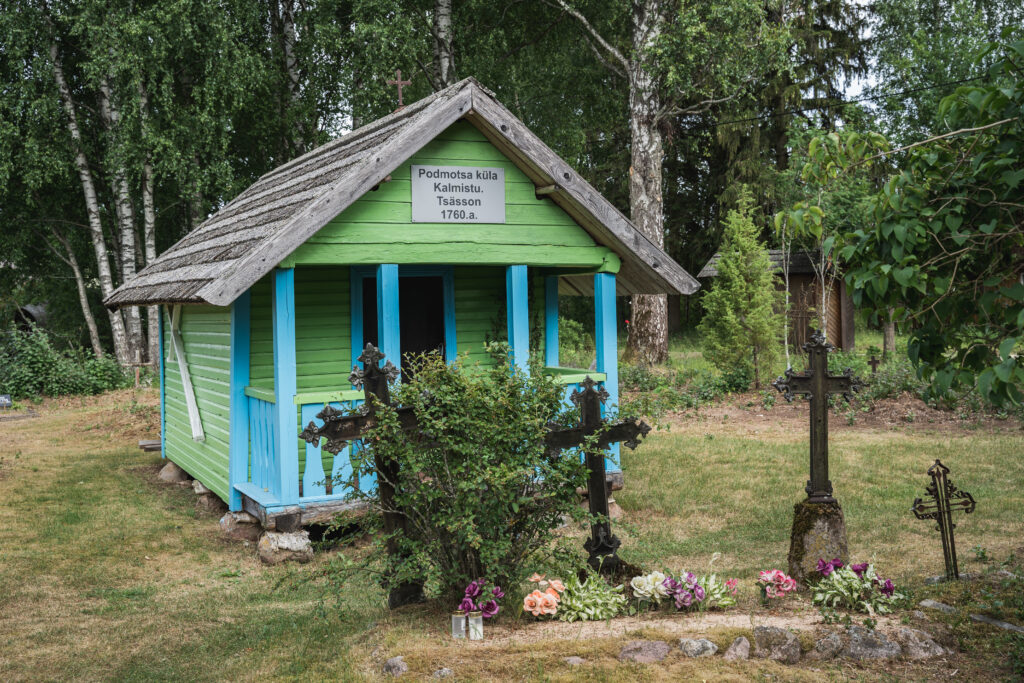 The Podmotsa village cemetery chapel, or tsässon, in Setomaa, dating from 1760. Photo by Priidu Saart.