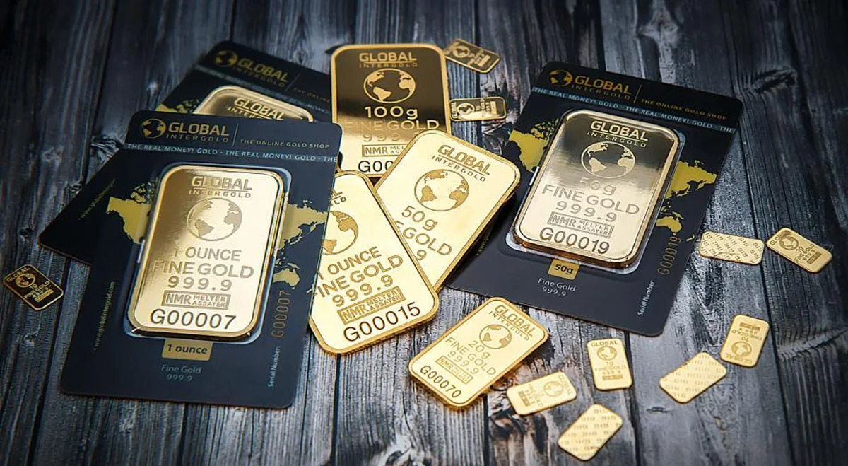 Gold holds firm as traders assess Fed outlook and geopolitical tensions