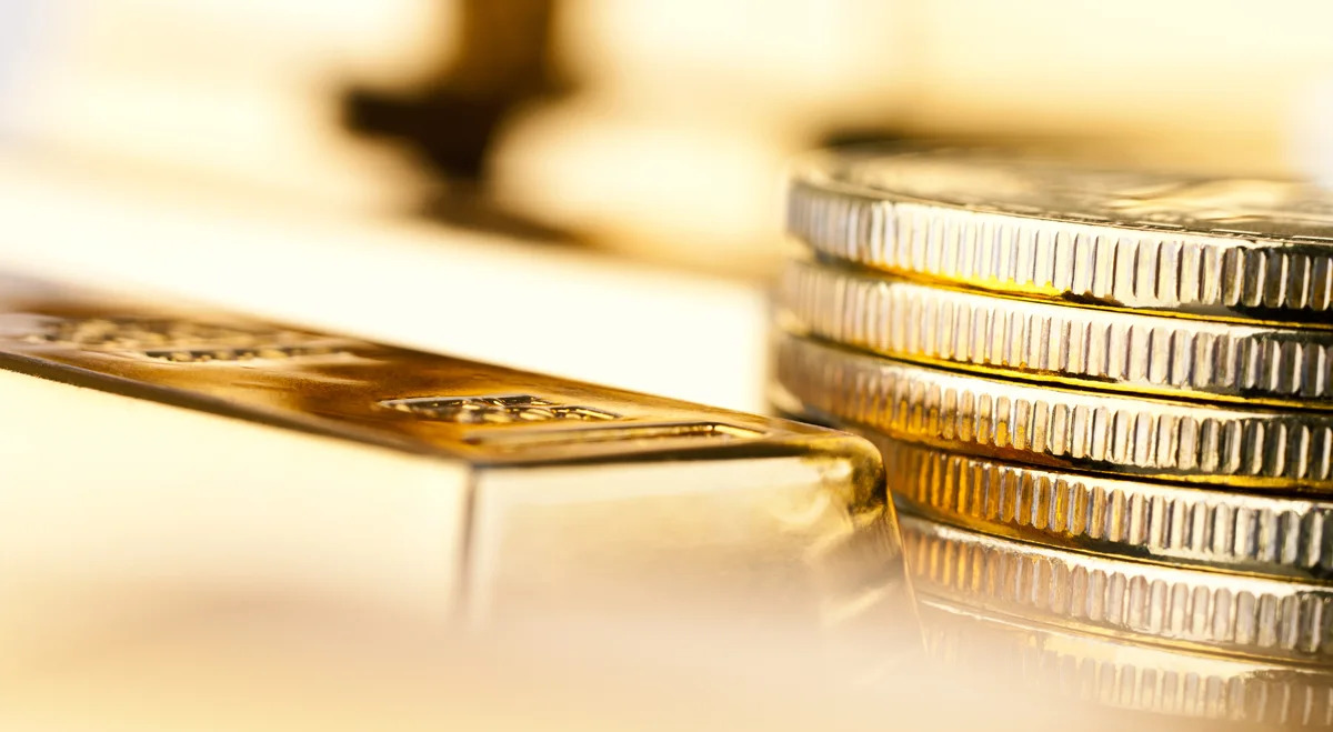 Gold holds above $4,130 as geopolitical risks outweigh stronger dollar