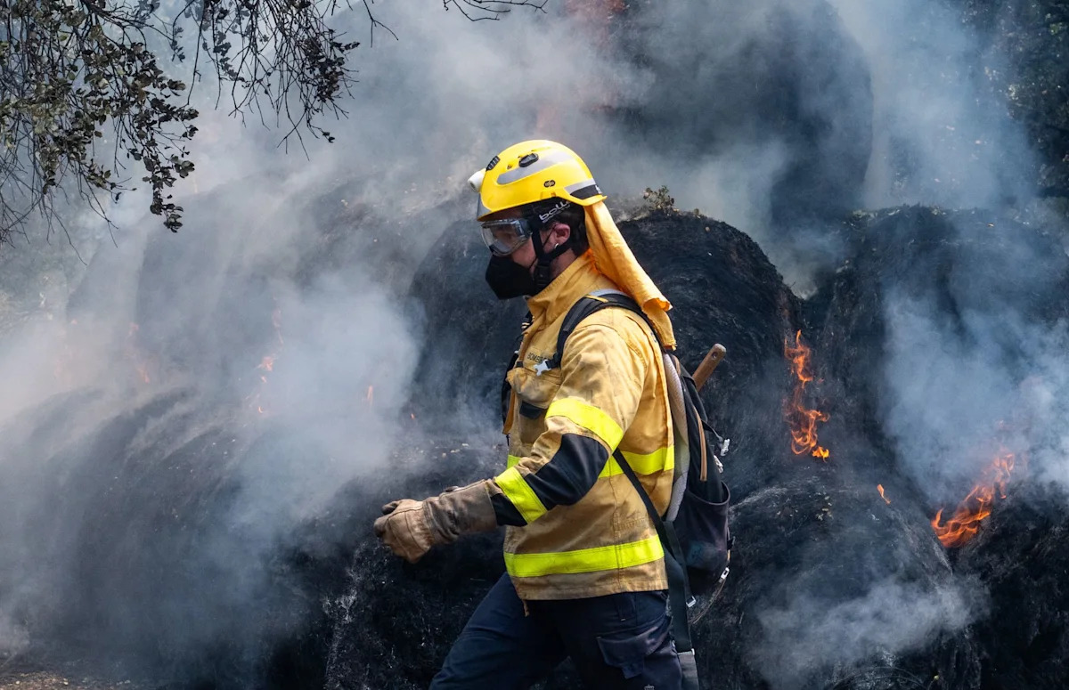 Greece, Turkey continue battle against major wildfires
