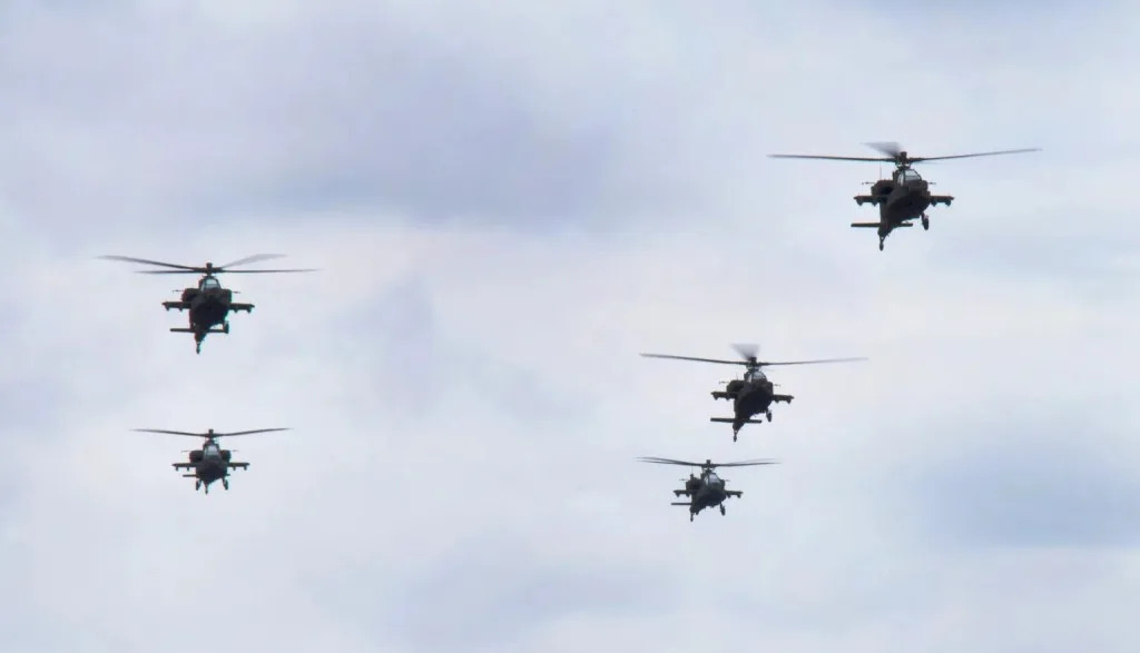 Apache Pilots' Suspension Lifted After Pentagon Review