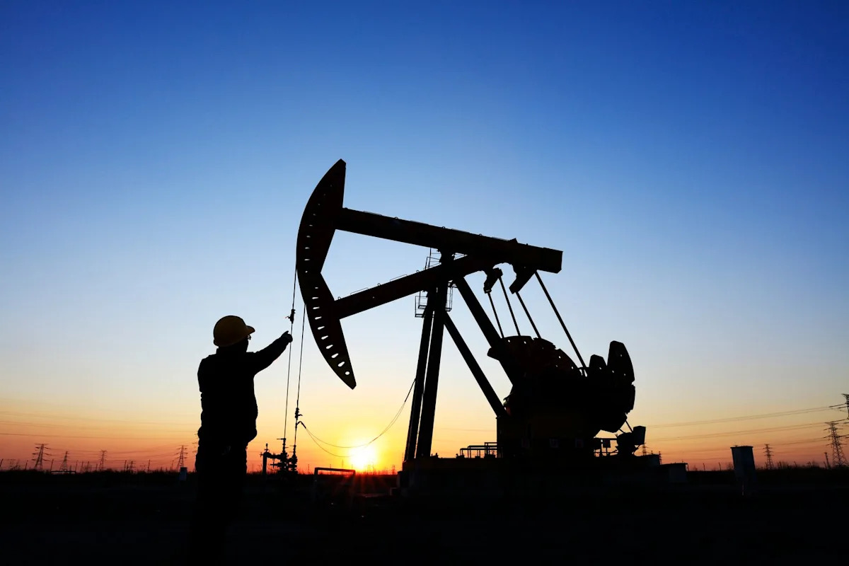 Occidental Petroleum Cut Its Capital Spending by 8% for 2026. Should the Oil Giant Rethink Its Plans with Crude Prices Now Up 30%?