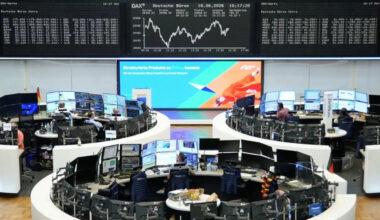 Europe's STOXX 600 ends lower as tech selloff, rising Fed hike bets weigh