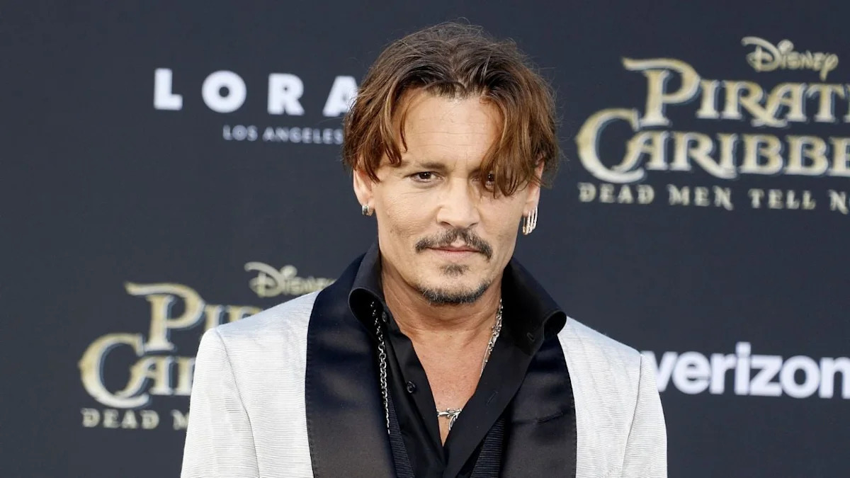Johnny Depp Appears to Mock Trump’s Tariffs While Dressed as Scrooge at Comic-Con