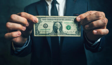 Occidental Petroleum (OXY) Stock Slides as Market Rises: Facts to Know Before You Trade