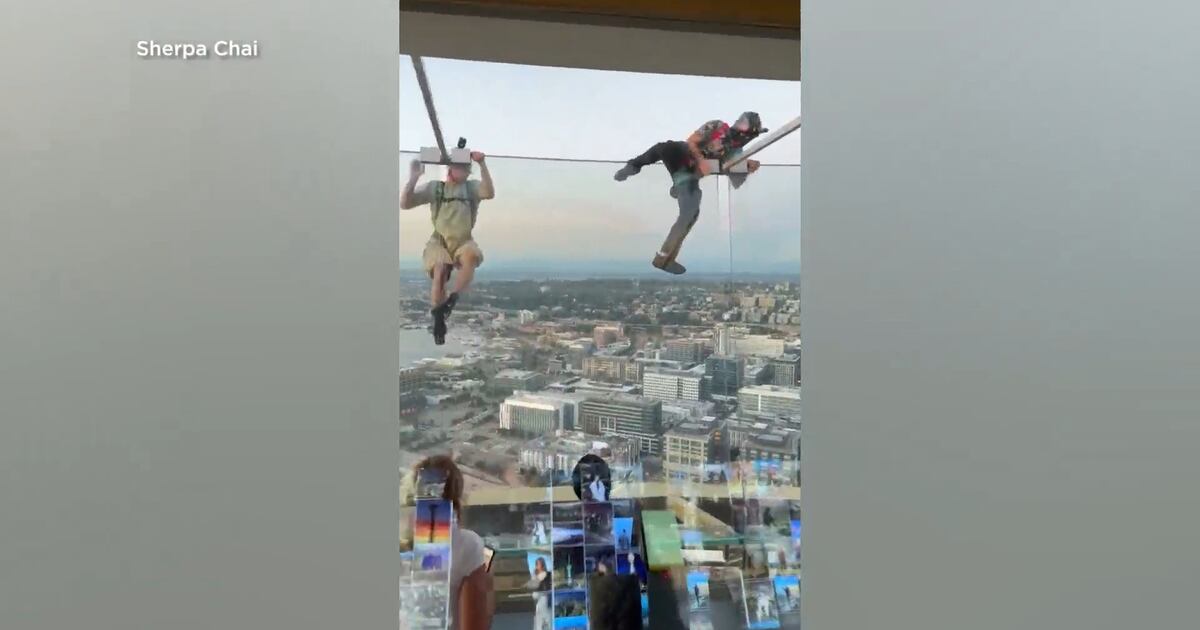 Police searching for 2 men who parachuted from Space Needle