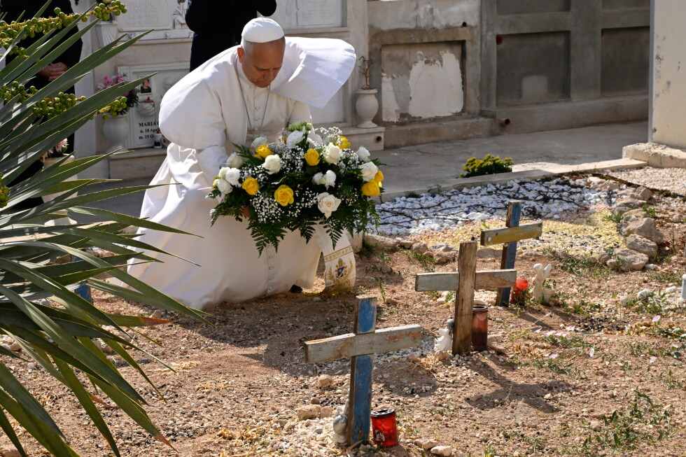 Pope holds prayers at Lampedusa cemetery for migrant victims