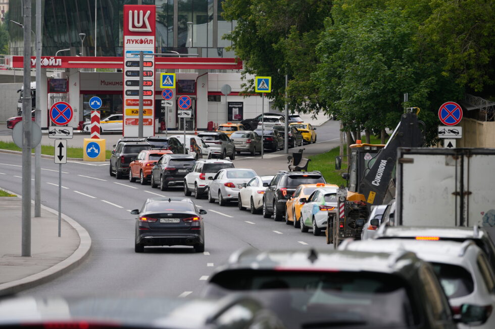 A fuel crisis hits Russia after weeks of Ukrainian attacks on refineries