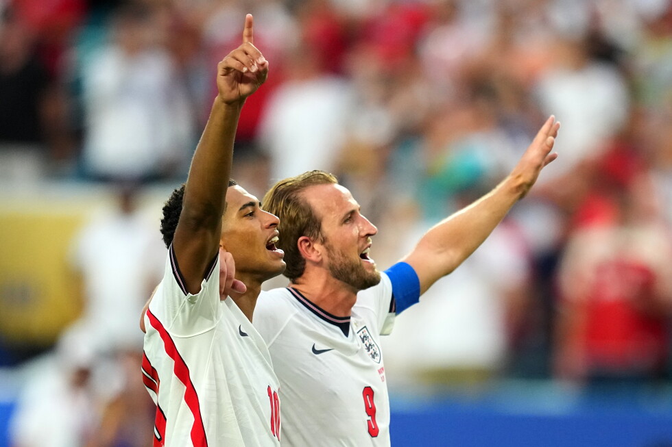 Bellingham scores 2 goals and England beats Norway 2-1 to reach World Cup semis