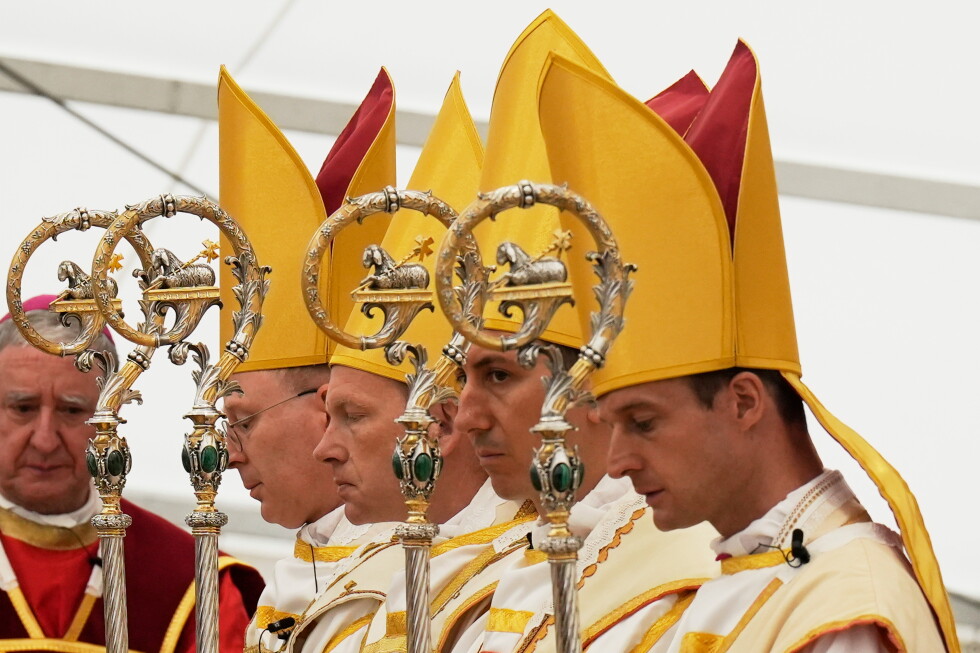 Traditionalist Catholics defy Pope Leo XIV with bishop consecration