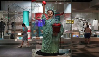 Trump orders new signs outside Smithsonian claiming some exhibits are inaccurate