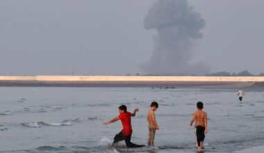 U.S. and Iran each assert they control the Strait of Hormuz after another heavy exchange of fire