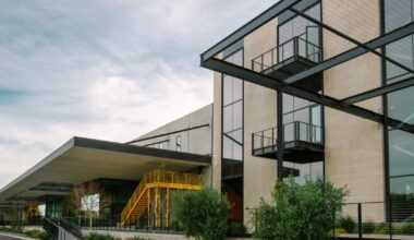 In bid for more revenue, Costa Mesa aims to hike business license fees