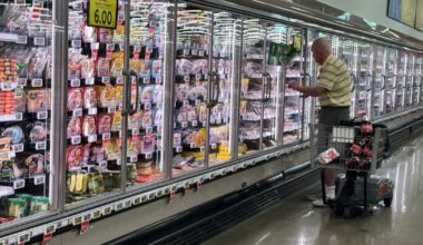 Falling gas prices give consumer confidence a small lift, but gloom still clouds the economy