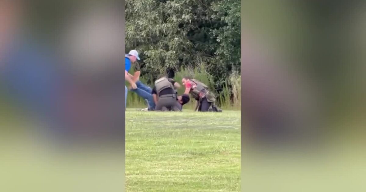 Undocumented immigrant seen tackled by ICE fights to stay in Virginia