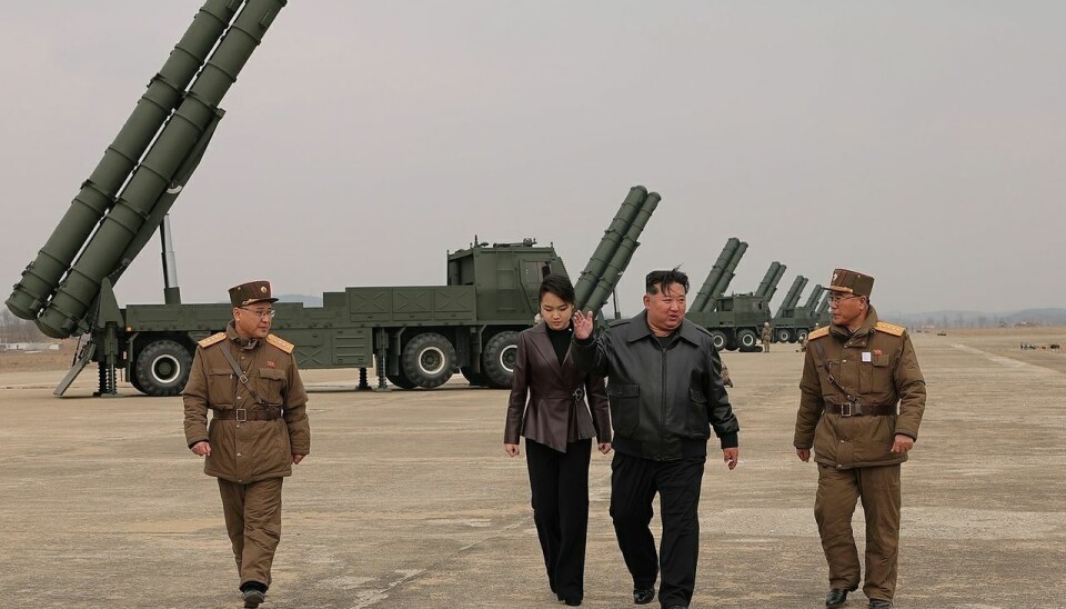 (평양 노동신문=뉴스1) = 북한 노동당 기관지 노동신문은 15일 '조선인민군 서부지구 장거리포병구분대의 화력타격훈련이 14일에 진행됐다'면서 '훈련에는 600㎜초정밀다련장방사포 12문과 ２개의 포병중대가 동원됐다'고 보도했다.[국내에서만 사용가능. 재배포 금지. DB 금지. For Use Only in the Republic of Korea. Redistribution Prohibited] rodongphoto@news1.kr