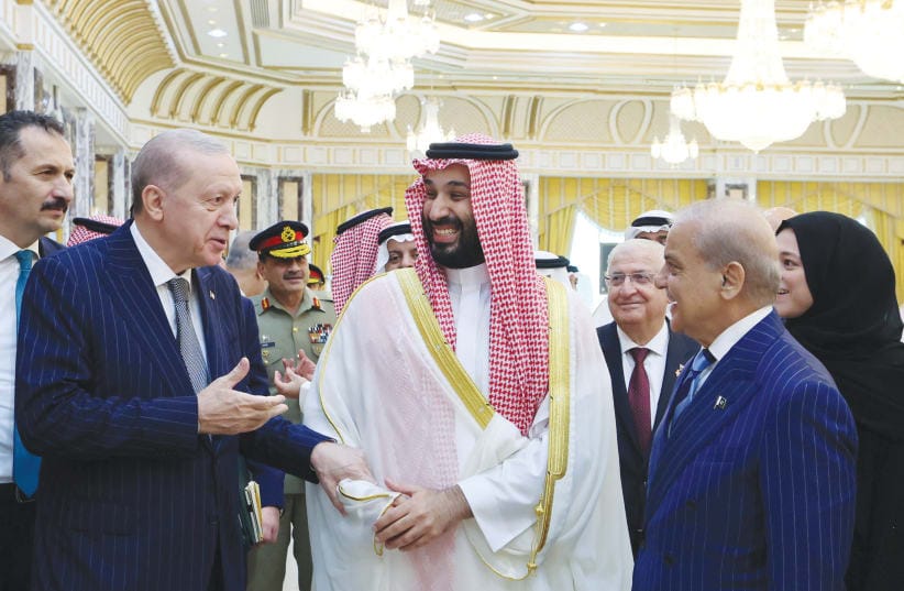 (From L) TURKISH PRESIDENT Recep Tayyip Erdogan, Saudi Crown Prince Mohammed bin Salman, and Pakistan’s Prime Minister Shehbaz Sharif chat after signing a joint defense agreement in Mecca, Saudi Arabia, Aug. 7.