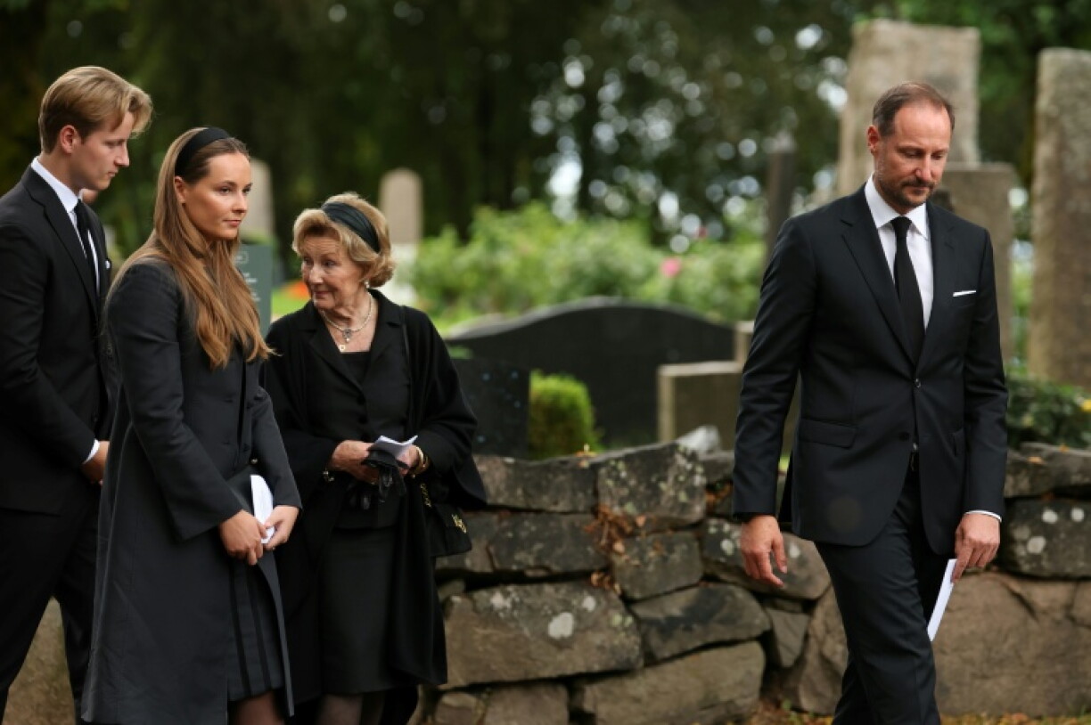 Norway's King Haakon (R), Queen Sonja (C), Crown Princess Ingrid Alexandra (2ndL) and Prince Sverre Magnus (L) leave church after attending a memorial church service for late King Harald