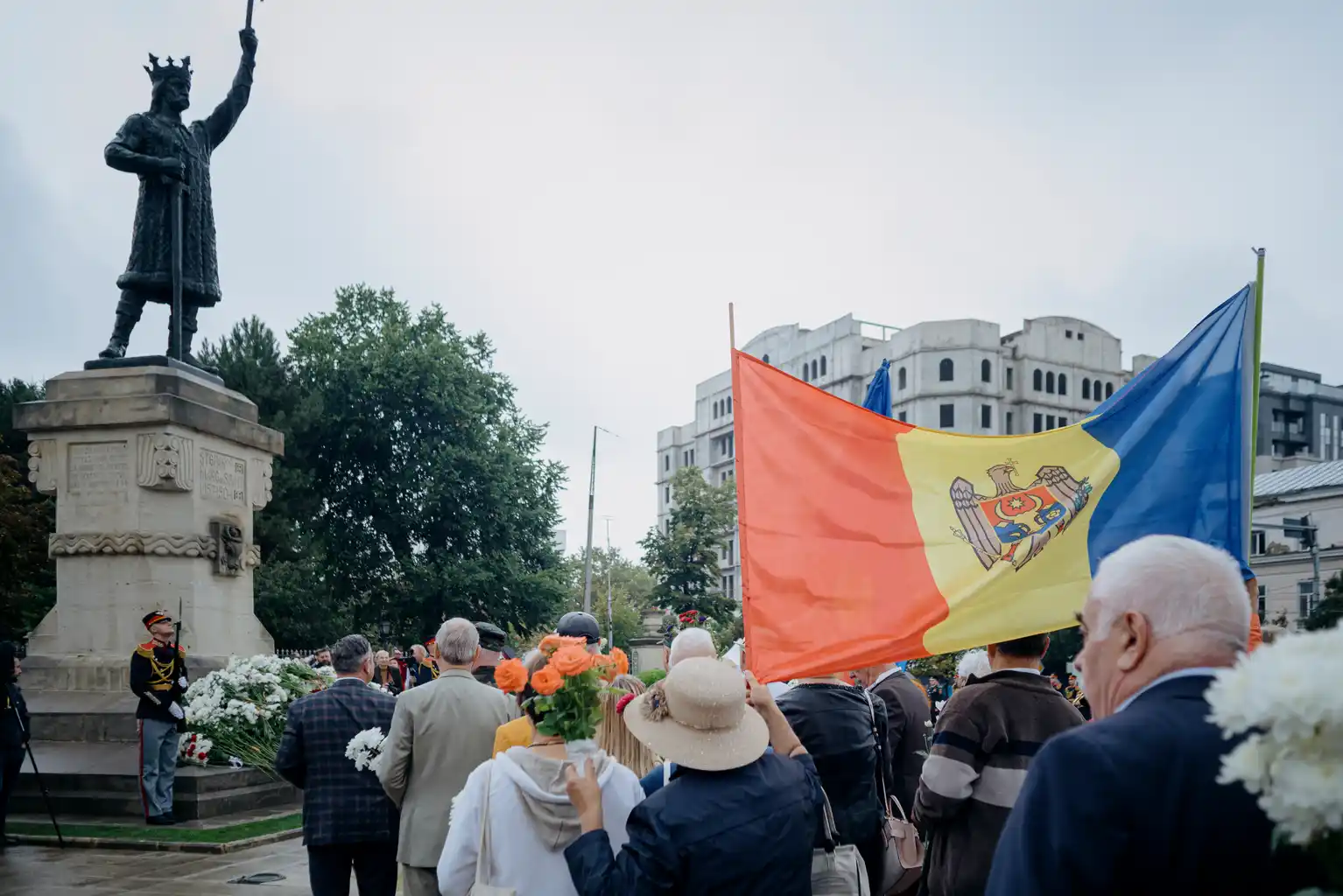 On 27 August, Moldova celebrates its independence day. This year, a military parade, the visit of Zelensky and a flower ceremony was organised. Source: Ramin Mazur.