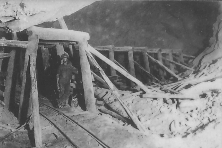 Timber mine headframe