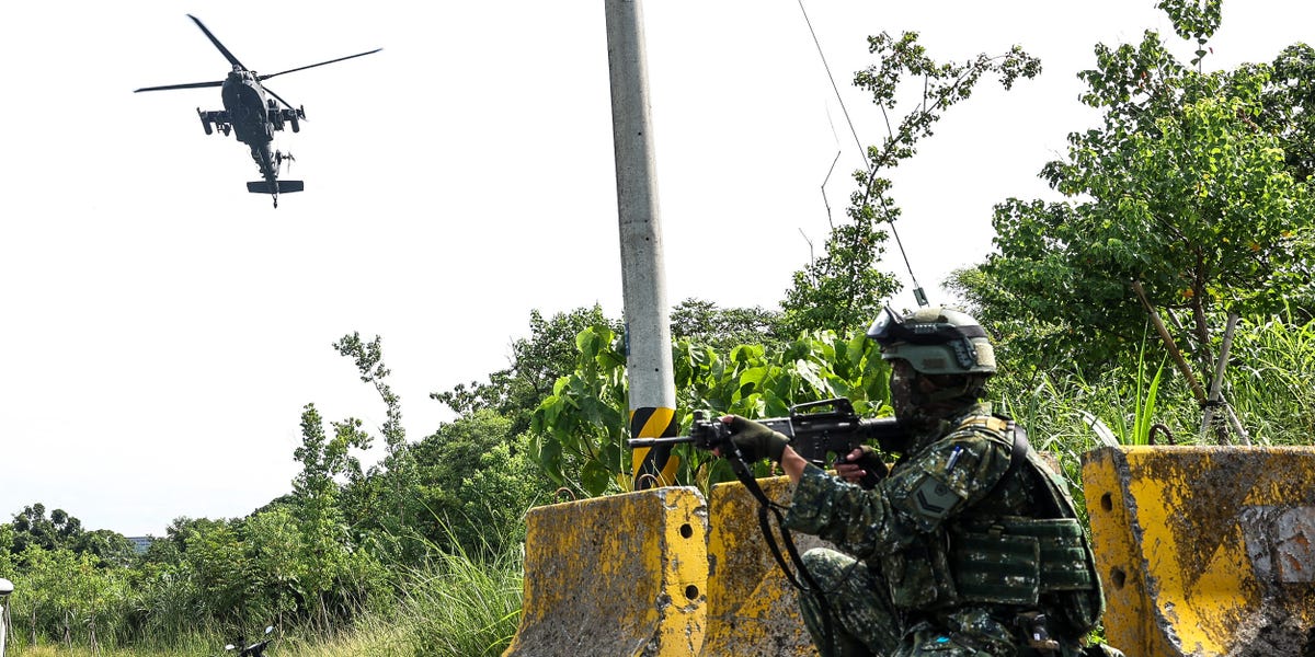 Apache, Black Hawk Drill in Taiwan Shows Impact of Ukraine's Drone War