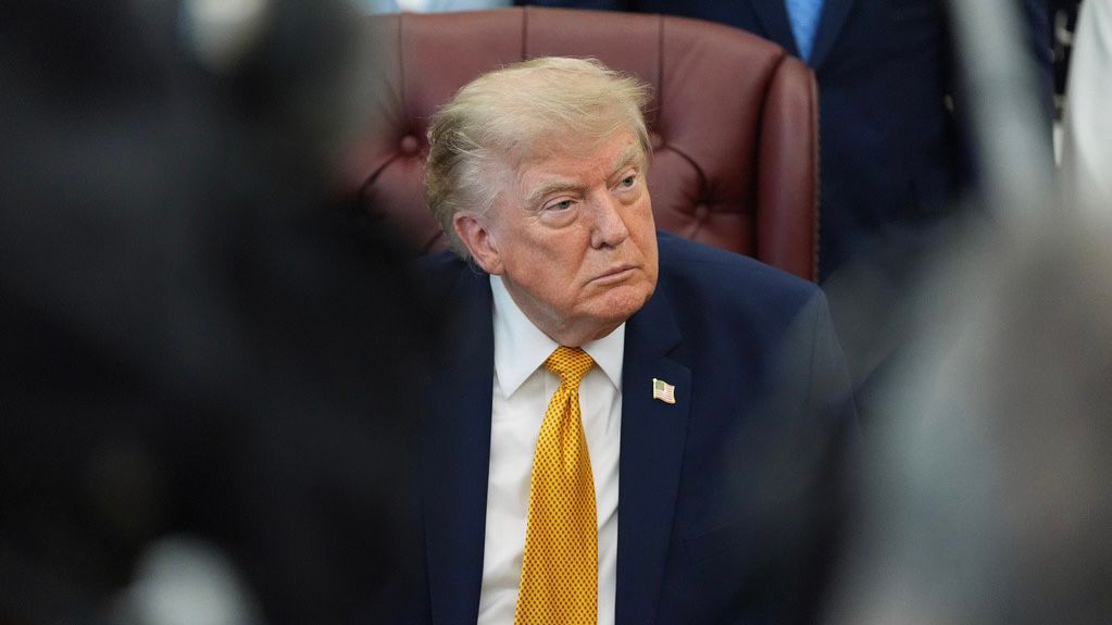 Trump says Pirro "choked" on reflecting pool vandalism case