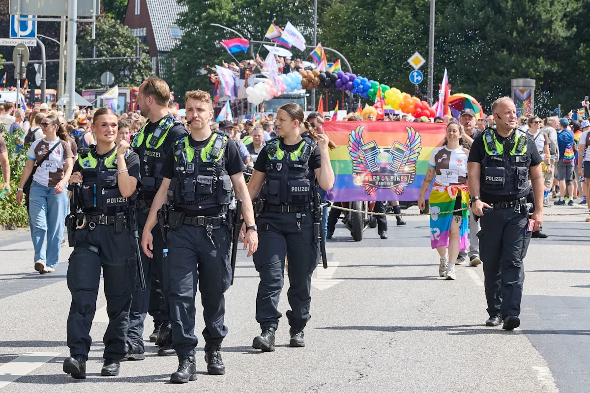 Hamburg Pride returns with message of solidarity after Berlin attack