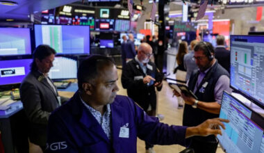 Wall Street indexes slip as oil prices rise, retail results awaited