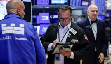 Wall St indexes fall to two-week lows as rising bond yields, disappointing Walmart results drag