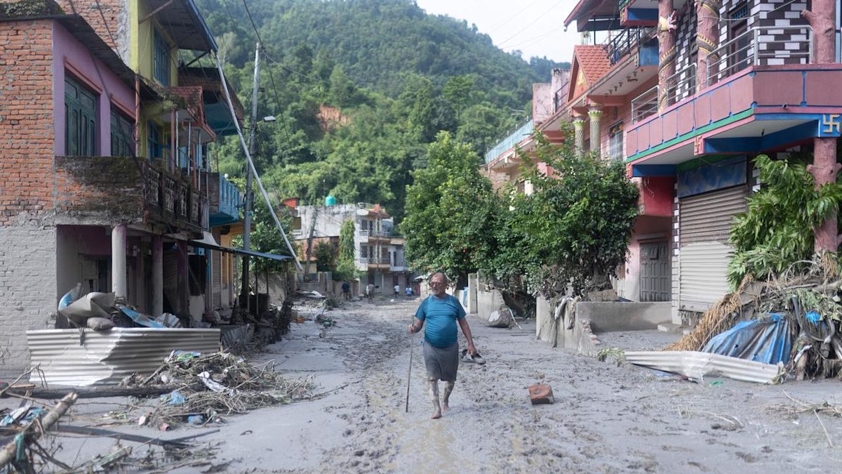 Outpouring of aid for Nepal as rescue efforts continue