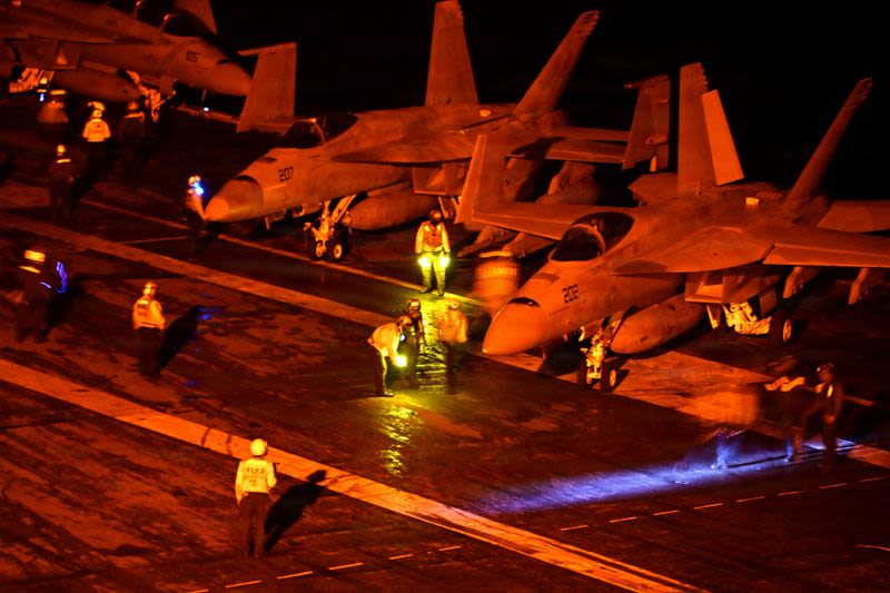 US, Iran keep up hostile rhetoric ahead of new sanctions