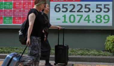 World shares waver as Kospi falls 4.6% after tech retreat on Wall Street