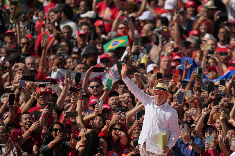 Lula and Bolsonaro kick off presidential campaigns in Brazil
