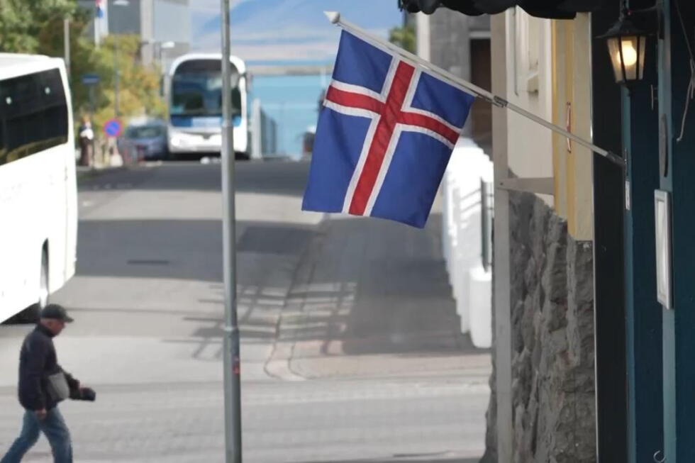 Icelandic voters reject a proposal to restart negotiations to join the European Union