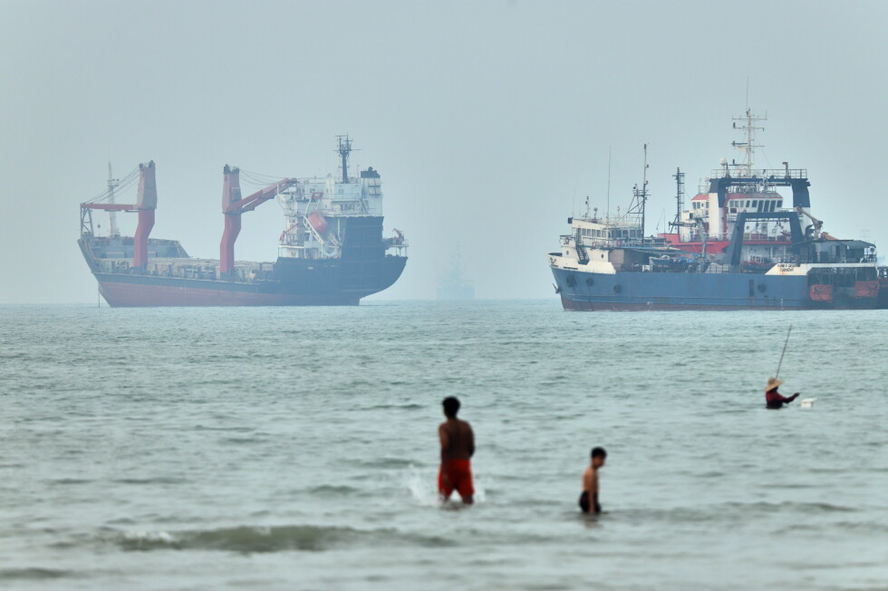 Cargo ship reports being struck in the Strait of Hormuz