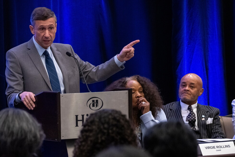Abolishing or reforming ICE sparks disagreement at DNC meeting