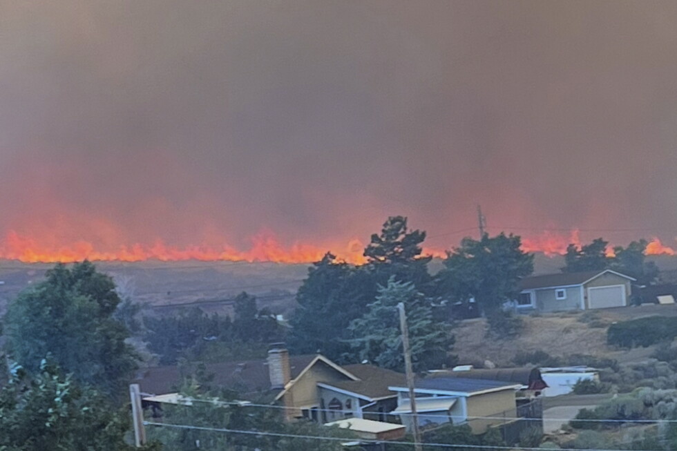 Wildfire nears Reno, Nevada, with thousands ordered to evacuate