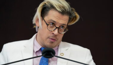 Far-right British provocateur Milo Yiannopoulos has been deported after his immigration arrest in U.S.