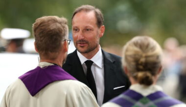 Paying tribute: King Haakon joins Norway memorials for Harald