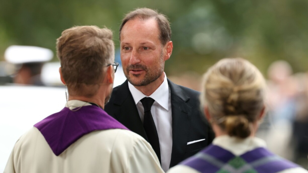Paying tribute: King Haakon joins Norway memorials for Harald
