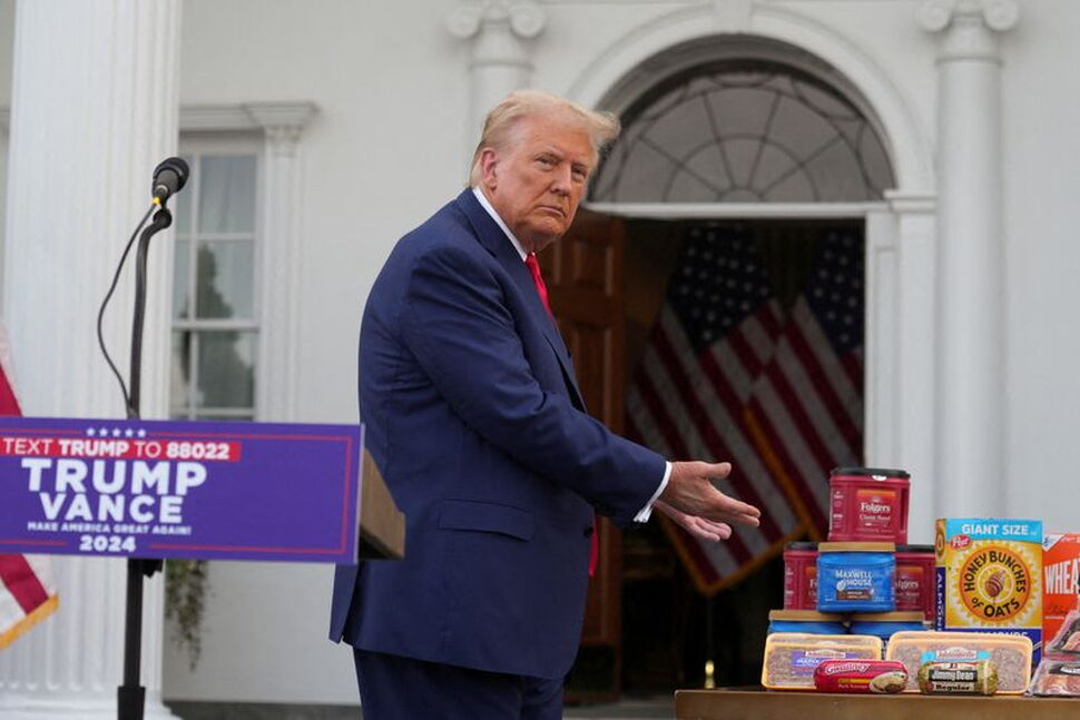 Trump's 2024 Grocery Photo Op Now Haunts Republicans in the Midterms