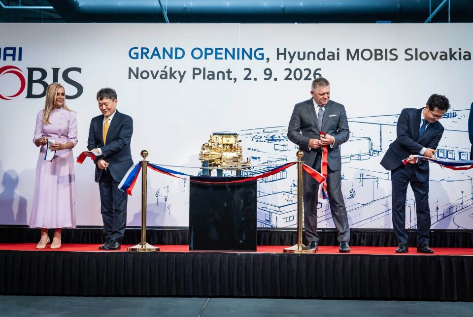 Hyundai Mobis CEO Lee Gyu-suk, second from left, and Slovak Prime Minister Robert Fico, third from left, cut a ceremonial ribbon at the launch of Hyundai Mobis's new plant in Nováky, Slovakia, on Sept. 2.