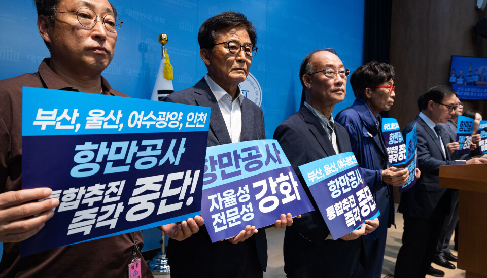 (서울=뉴스1) 유승관 기자 = 시민단체 회원들이 20일 서울 여의도 국회 소통관에서 전국 4개 항만공사 통합추진 중단 및 자율성 강화 촉구 5개 지역연대 기자회견을 하고 있다. 2026.7.20/뉴스1